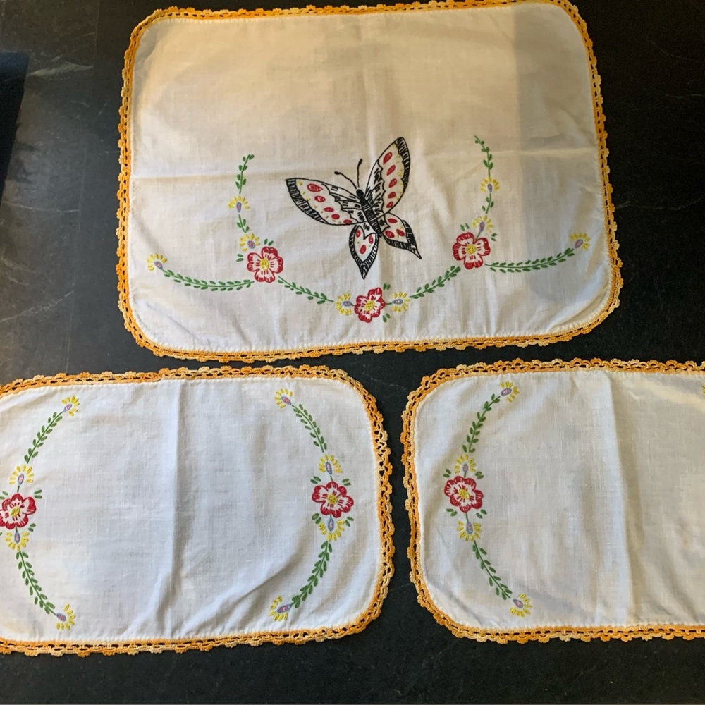 VINTAGE | Hand Embroidered Placemats | Set of 3